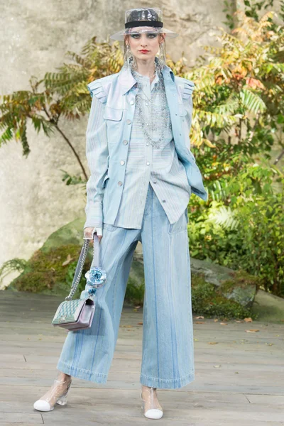 Look 50